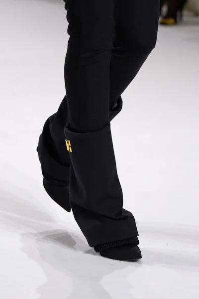 Look 27